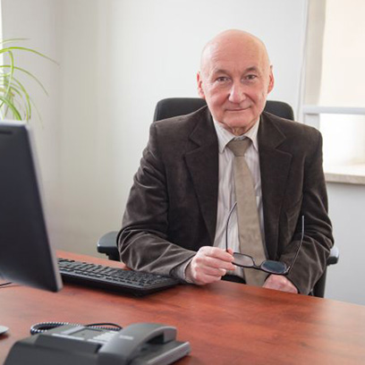 prof. dr hab. Janusz Adamowski
