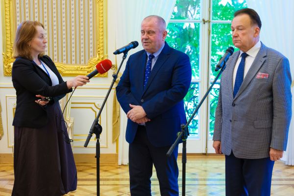 podpisanie-umowy-studia-podyplomowe-pawel-brzezinski-097BFE74C1-29AC-8A71-6A20-6AAC46820B1E.jpg