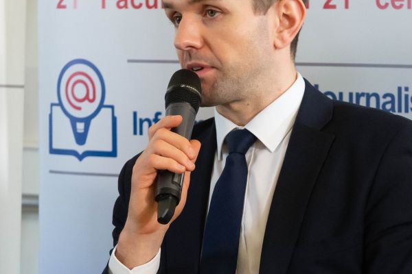 pawel-brzezinski-821B37491-2EDC-A810-5273-CC6BA821541E.jpg