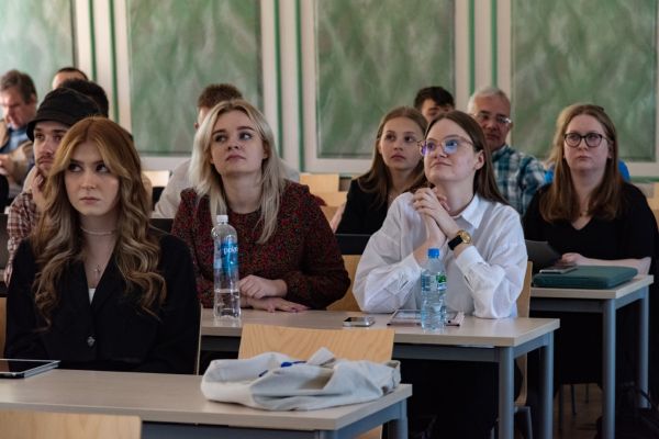 debata3-06-23-evelina-naritsa-3EEE89E54-6A3C-018B-ADAA-B0A99198BF60.jpg