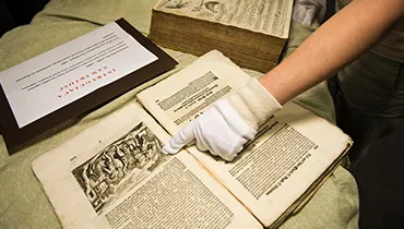KATEDRA<br/> KSIĄŻKI I HISTORII<br/>MEDIÓW